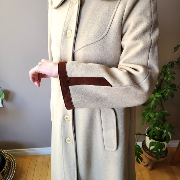 100% wool beautiful vintage 1970s 1980s beige coat with brown details. - Picture 7 of 16